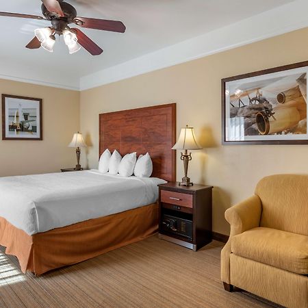 Best Western Plus Monica Royale Inn & Suites Грийнвил Екстериор снимка