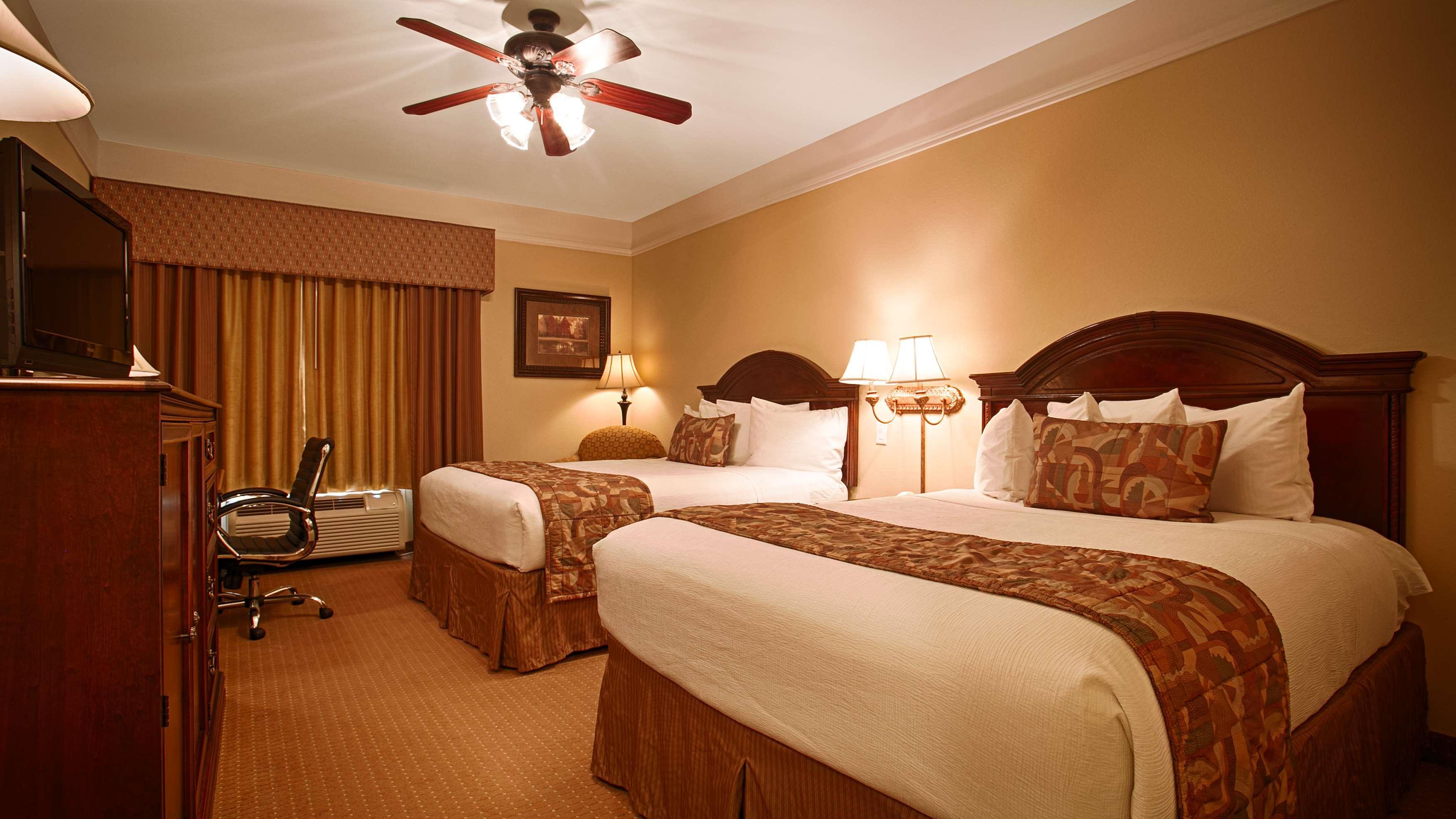Best Western Plus Monica Royale Inn & Suites Грийнвил Екстериор снимка