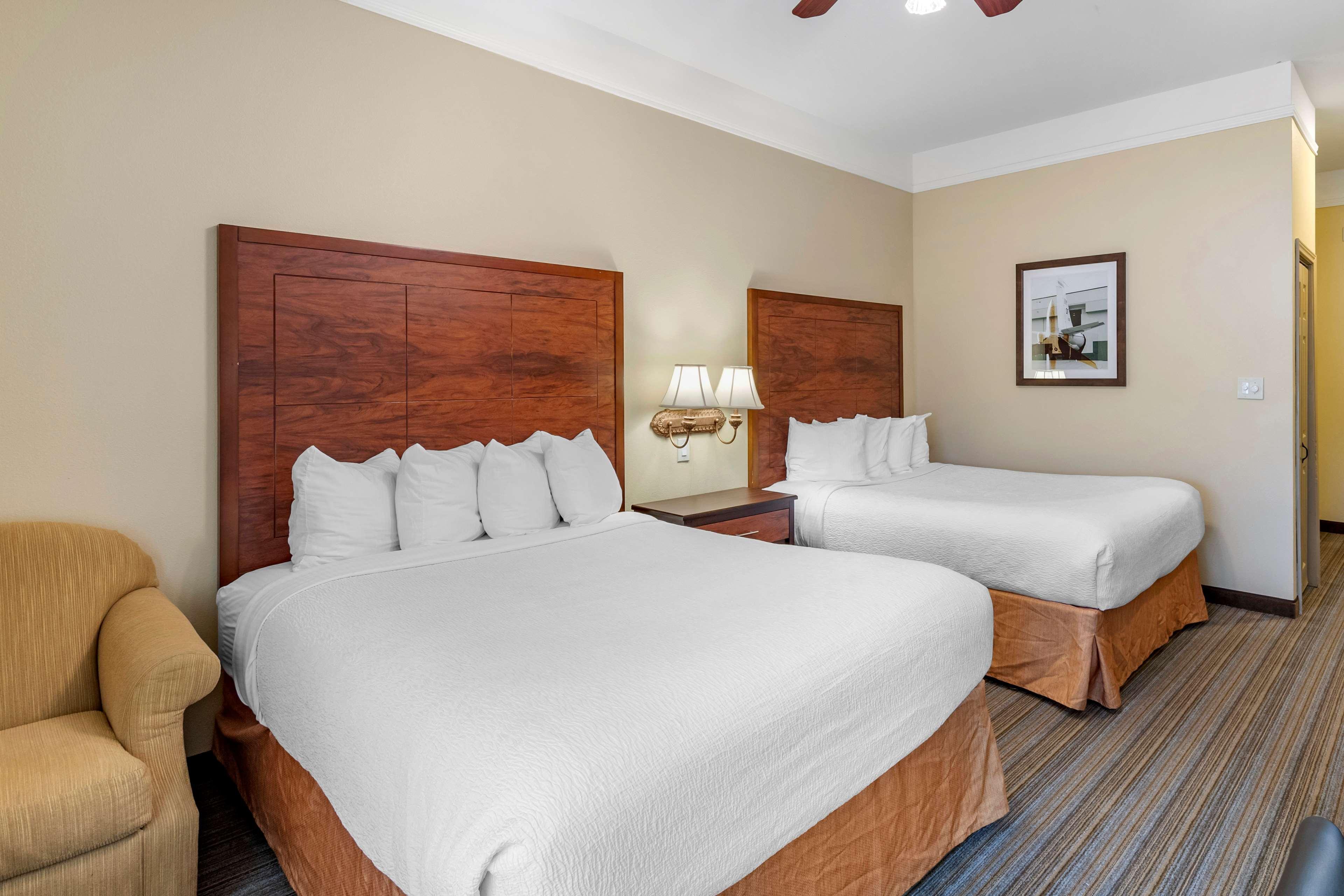 Best Western Plus Monica Royale Inn & Suites Грийнвил Екстериор снимка