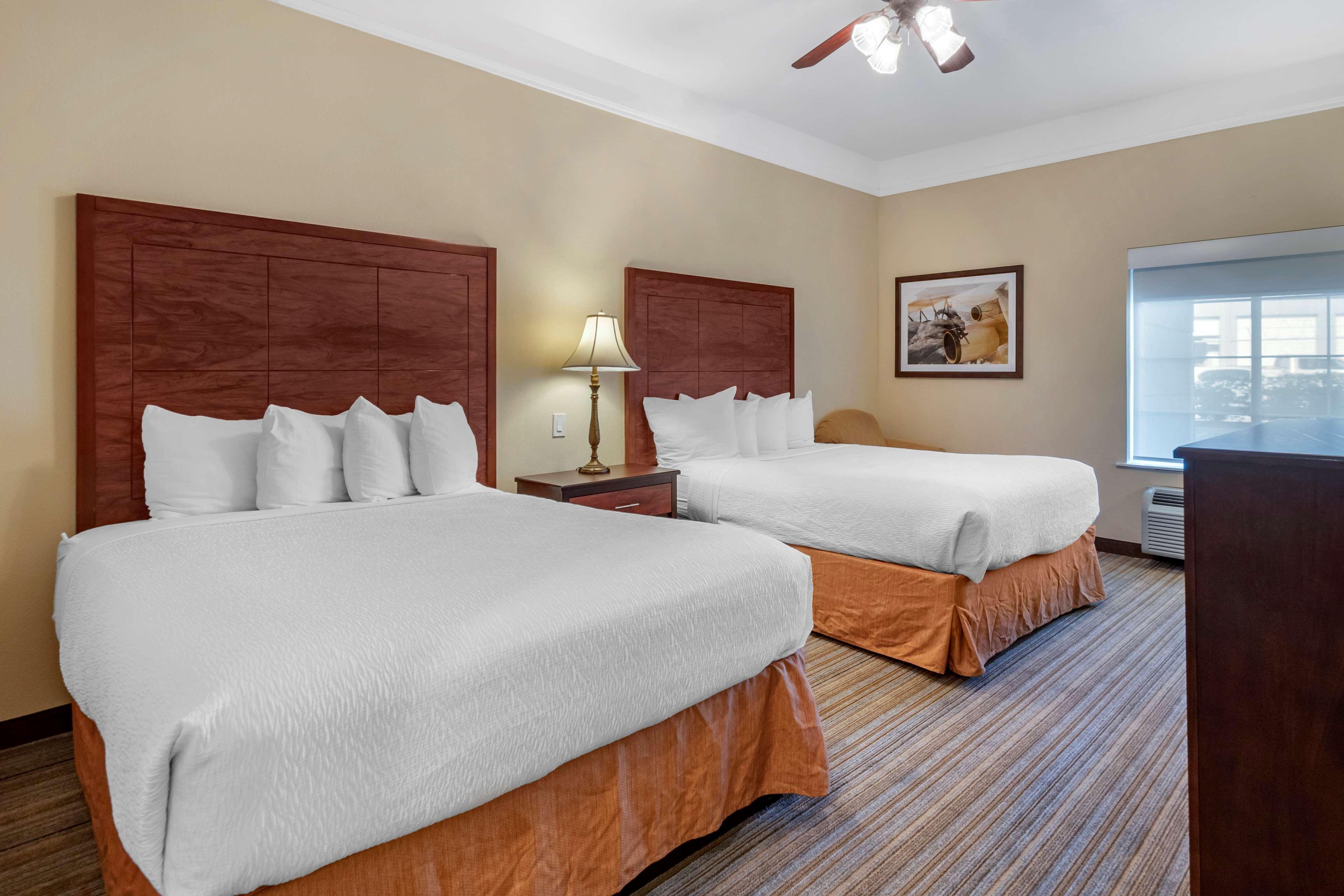 Best Western Plus Monica Royale Inn & Suites Грийнвил Екстериор снимка