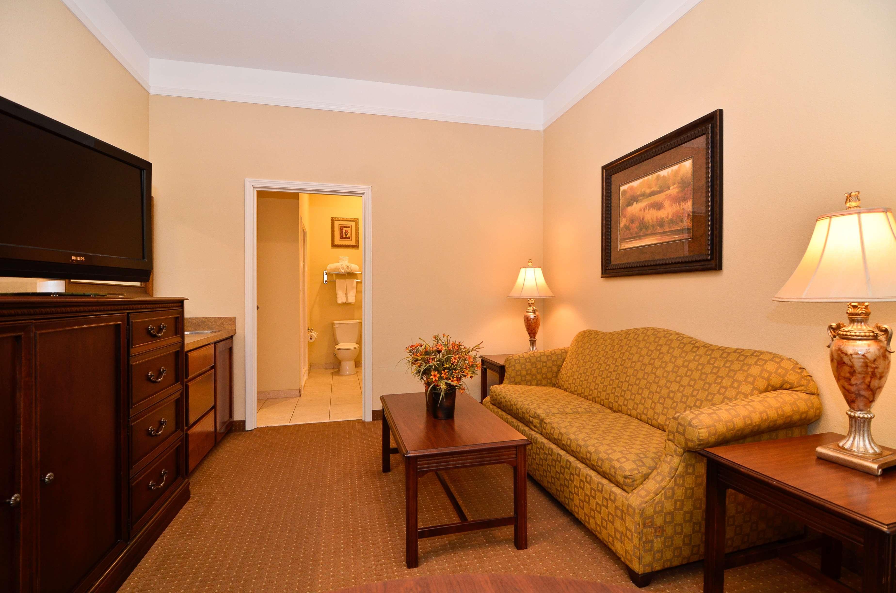 Best Western Plus Monica Royale Inn & Suites Грийнвил Екстериор снимка