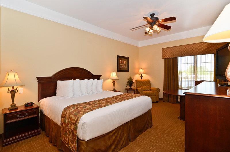 Best Western Plus Monica Royale Inn & Suites Грийнвил Екстериор снимка