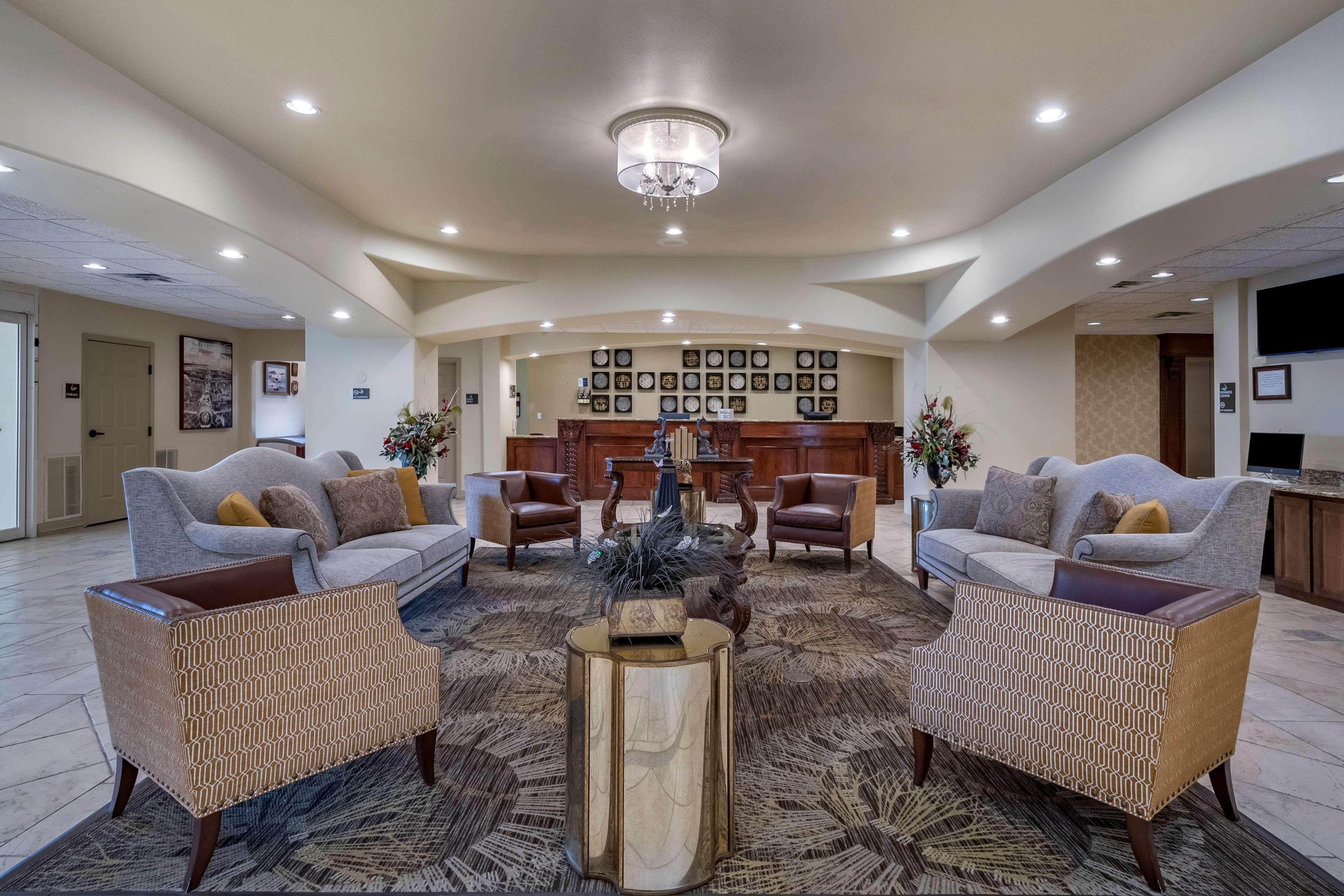 Best Western Plus Monica Royale Inn & Suites Грийнвил Екстериор снимка