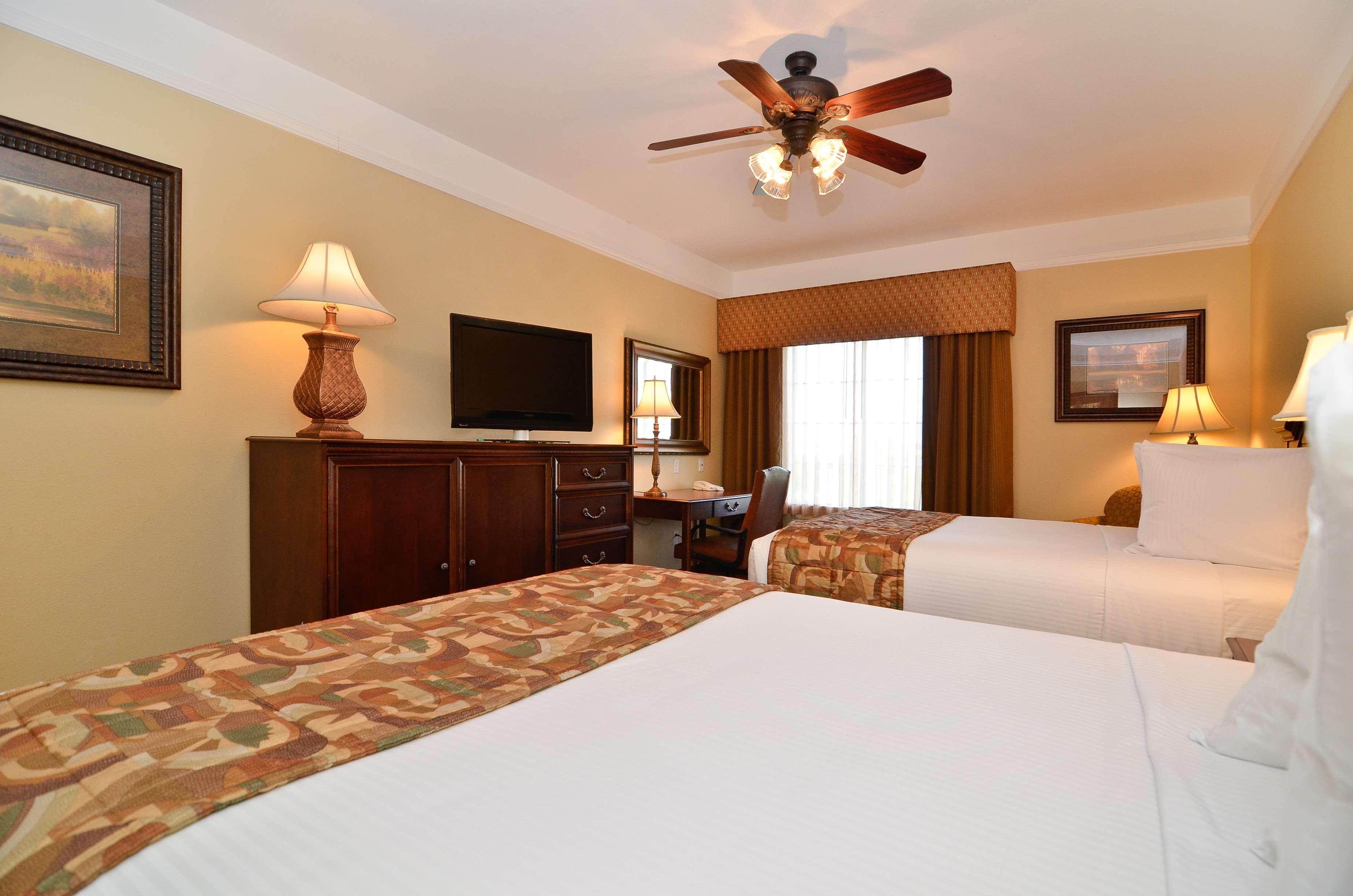 Best Western Plus Monica Royale Inn & Suites Грийнвил Екстериор снимка