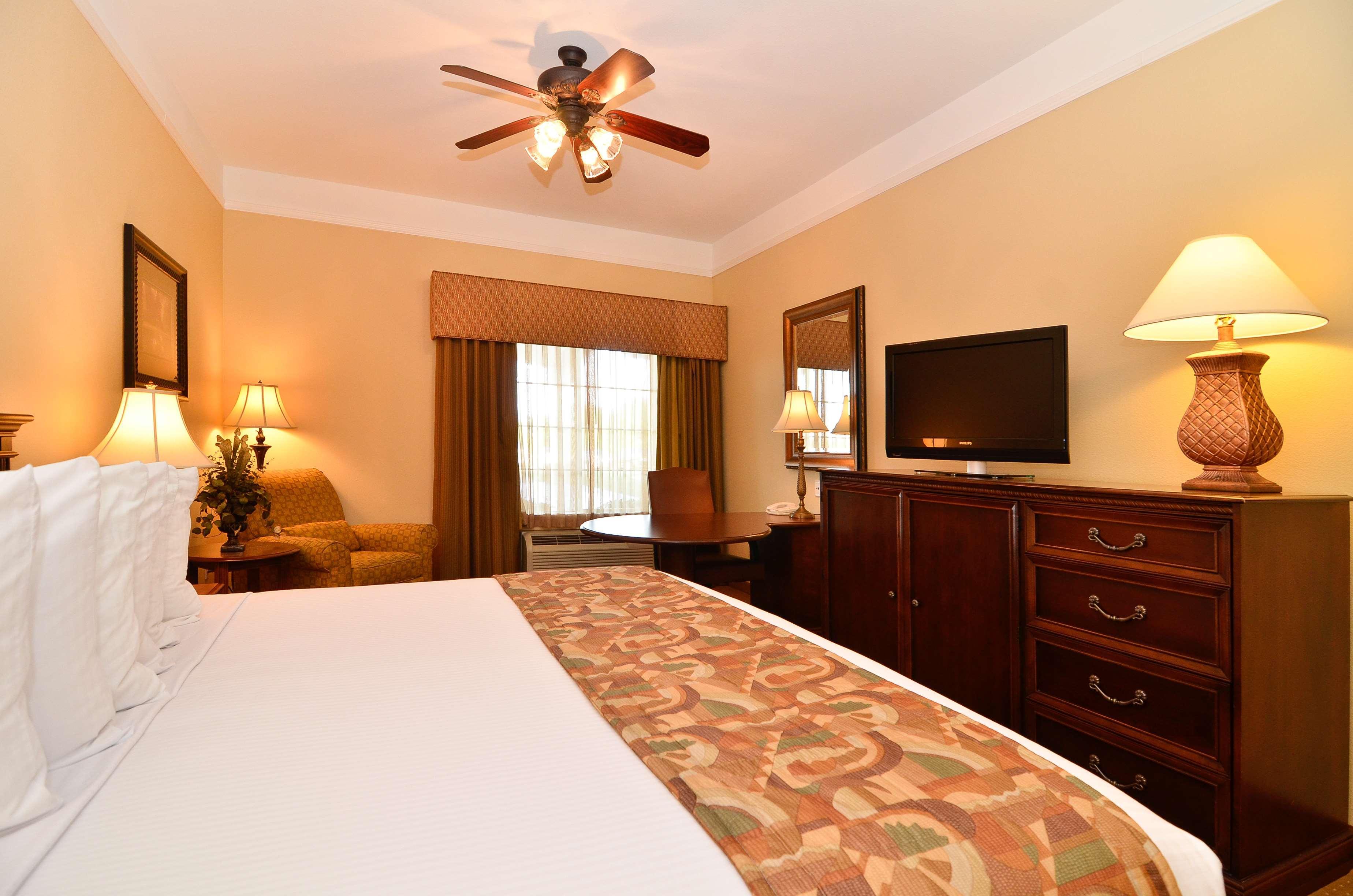 Best Western Plus Monica Royale Inn & Suites Грийнвил Екстериор снимка