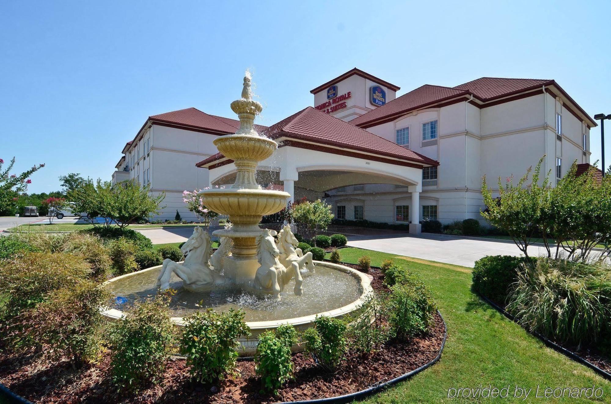 Best Western Plus Monica Royale Inn & Suites Грийнвил Екстериор снимка